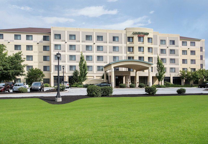 Courtyard Lancaster Hotel Exterior photo