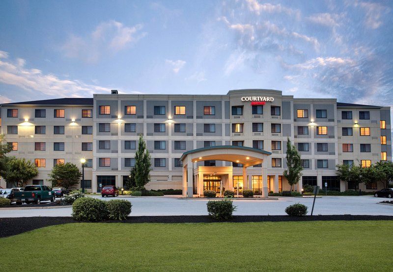 Courtyard Lancaster Hotel Exterior photo